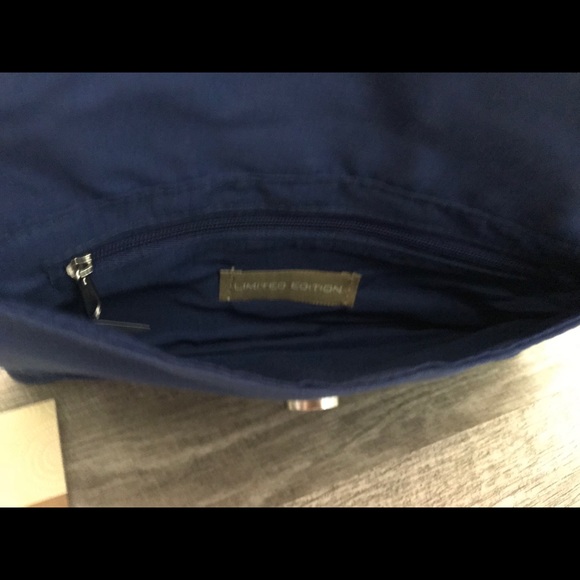 Navy and white wristlet/clutch - Picture 4 of 6